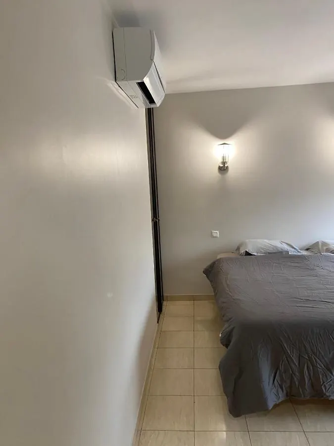 Appartement 4 personnes parking privé gratuit calanques plages Vélodrome hôpital IPC Marseille