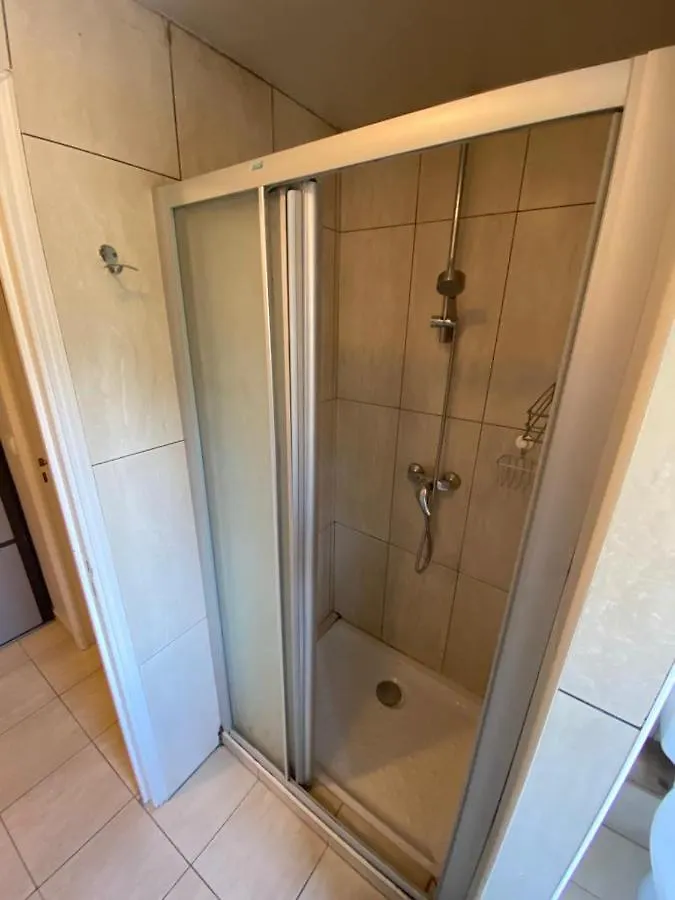 Appartement 4 personnes parking privé gratuit calanques plages Vélodrome hôpital IPC Marseille France